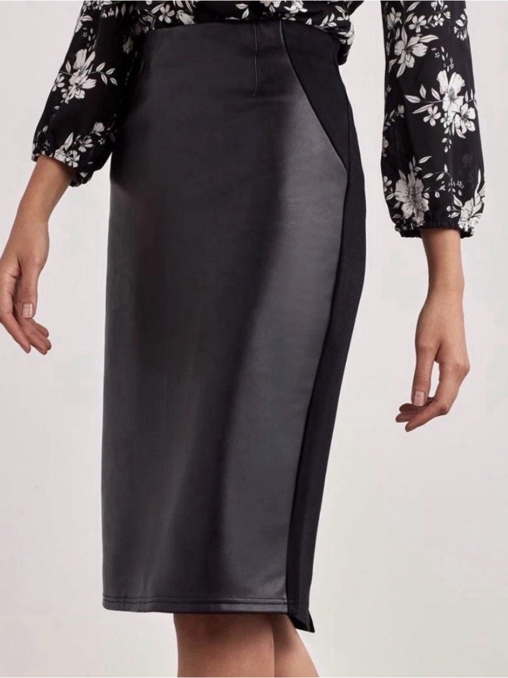Ellen Tracy Black Faux Leather Pencil Skirt with Black Side Panels